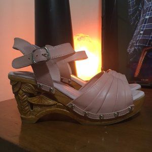 Lucky Lou - wood carved heels - NEW - sz 6 RRP - $135